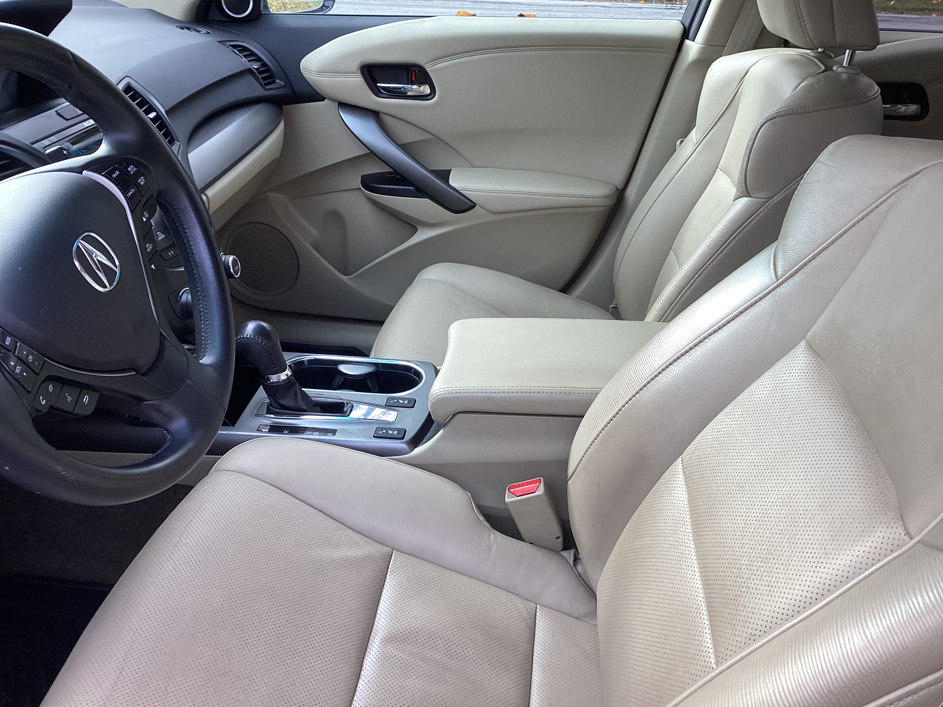 2014 Acura 4 door SUV